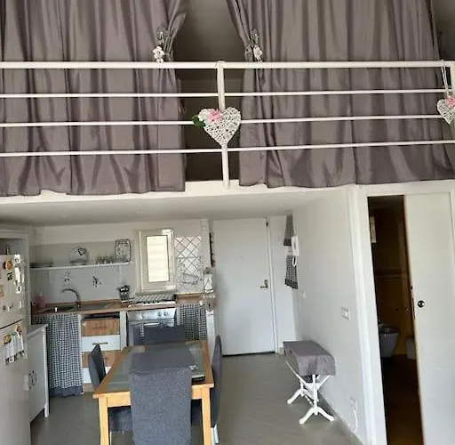 White House * Naples